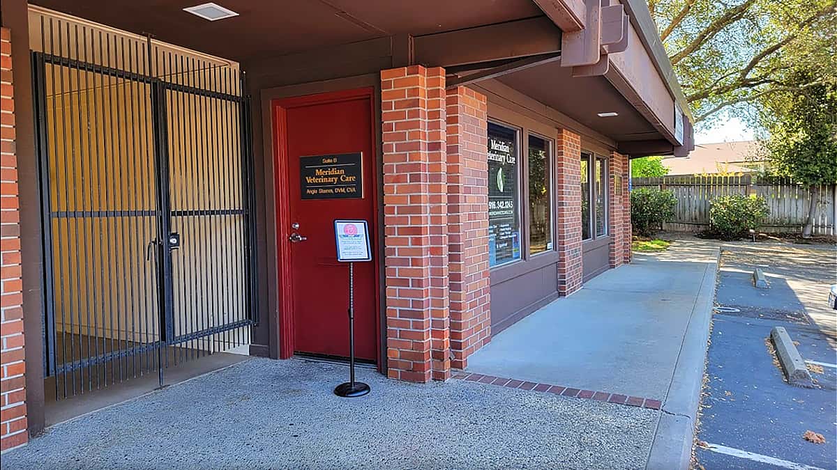 Exterior of Meridian Veterinary Care in Folsom, California, host of dog dental cleaning by Animal Dental Care.